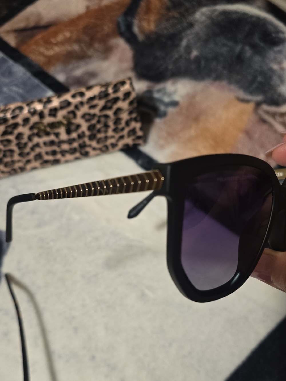 2 pair Quay Polarized Sunglasses - Black & Tortoiseshell with case that hold 2 - Picture 3 of 5